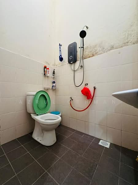 Rumah Teres 1 Tingkat untuk Dijual di Taman Mutiara Galla (Seremban) - Azrul Othman - Bathroom - PropertyGuru.com.my
