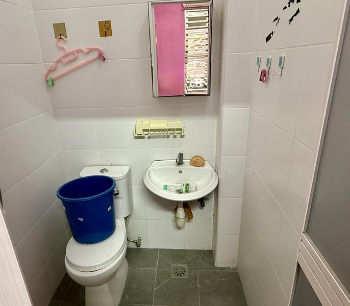 Master bedroom attached bathroom