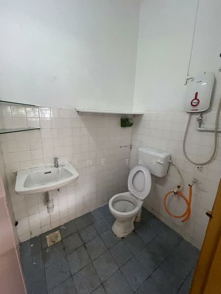 1-storey Terraced House for Sale in Taman Universiti (Skudai) - Anne Tay - Bathroom - PropertyGuru.com.my