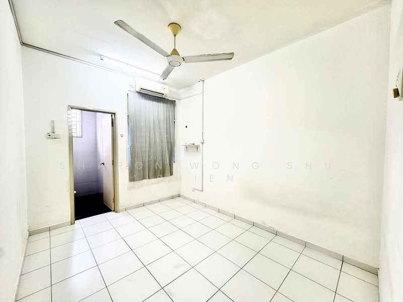 Rumah Teres 2 Tingkat untuk Dijual di Taman Desa Tebrau (Tebrau) - Sharon Wong Shu Shien - bedroom - PropertyGuru.com.my