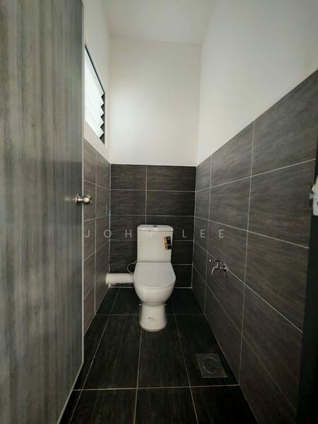 Shop / Office for Rent in Bukit Kepayang (Negeri Sembilan) - John Lee - Bathroom - PropertyGuru.com.my