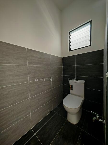 Shop / Office for Rent in Bukit Kepayang (Negeri Sembilan) - John Lee - Bathroom - PropertyGuru.com.my