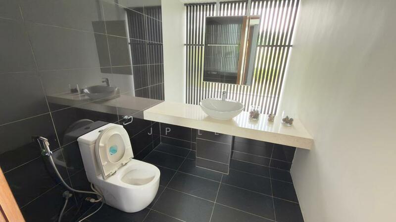 Bungalow for Sale in Leisure Farm (Gelang Patah) - JP Lee - Bathroom - PropertyGuru.com.my