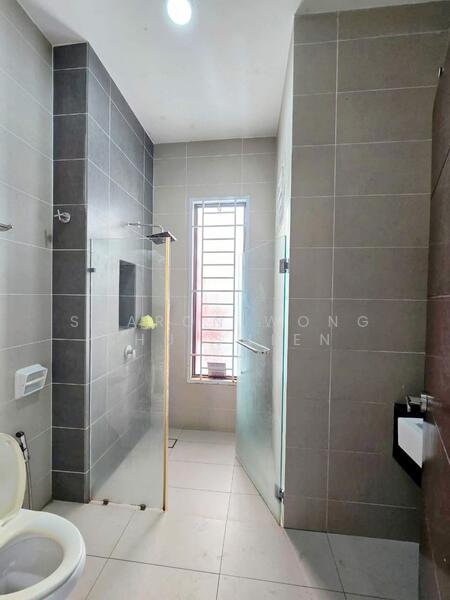 Cluster House for Sale in Bandar Seri Alam (Masai) - Sharon Wong Shu Shien - Bathroom - PropertyGuru.com.my