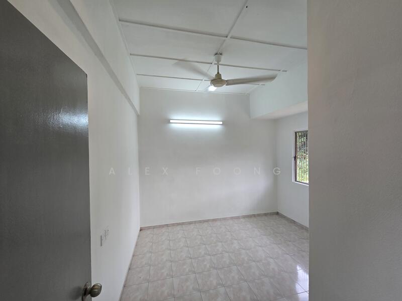 Master Bedroom attached bathroom