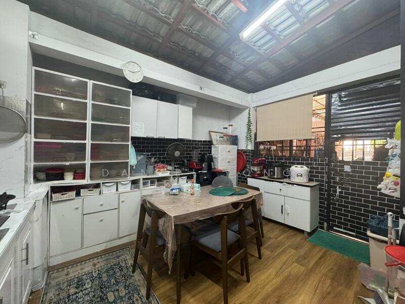 Cluster House for Sale in Taman Seri Austin (Tebrau) - Daniel Yong - Kitchen - PropertyGuru.com.my