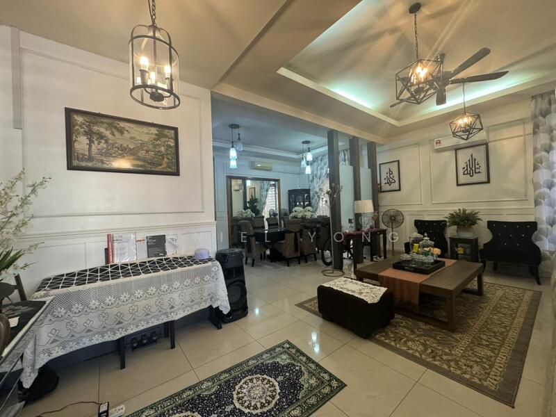 Cluster House for Sale in Taman Seri Austin (Tebrau) - Daniel Yong - Living Room - PropertyGuru.com.my
