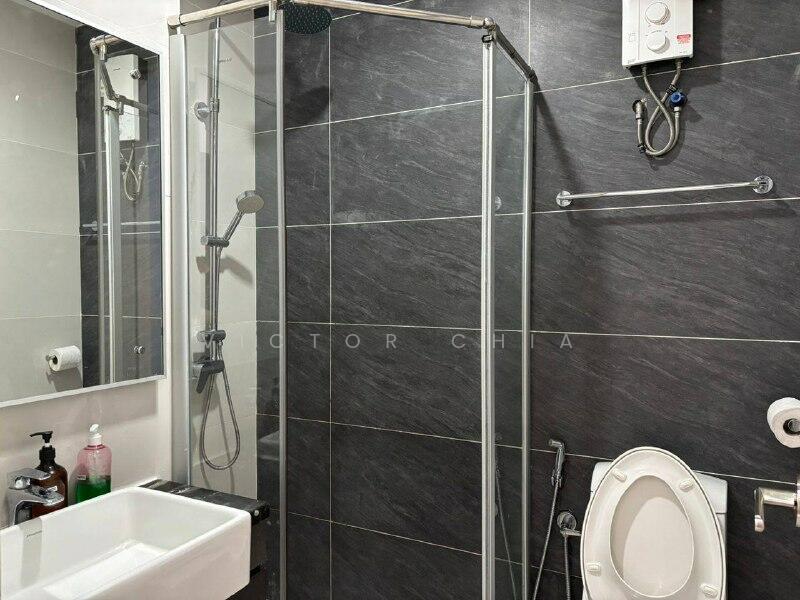 Kondominium untuk Dijual di Bay Point @ Country Garden Danga Bay - Victor Chia - Bathroom - PropertyGuru.com.my