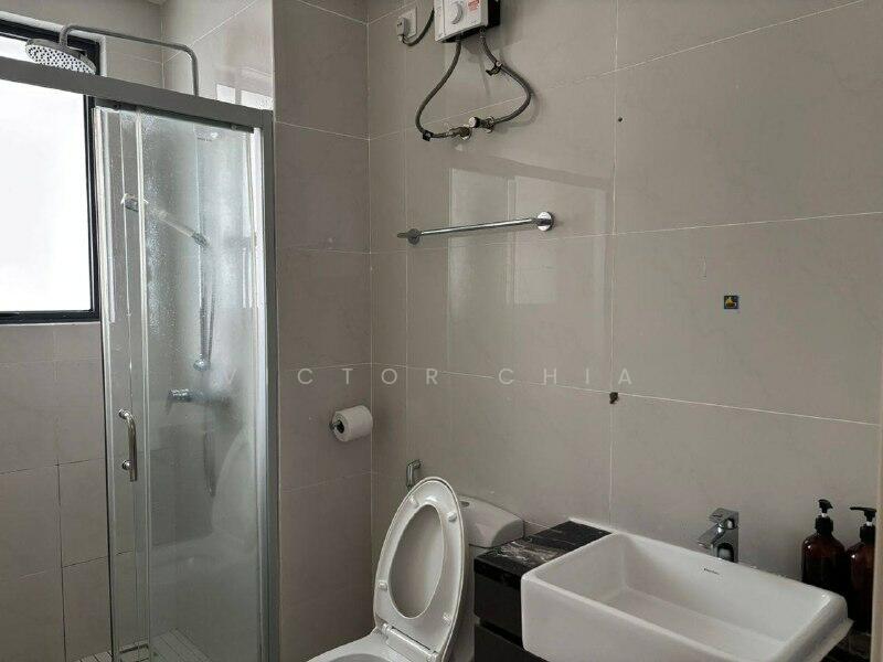 Kondominium untuk Dijual di Bay Point @ Country Garden Danga Bay - Victor Chia - Bathroom - PropertyGuru.com.my