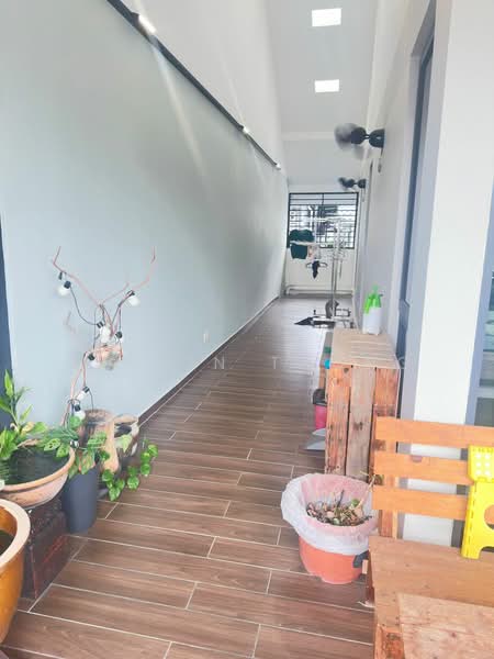 3-storey Terraced House for Sale in Bandar Puchong Utama (Puchong) - Kelvin Thong - Corridor - PropertyGuru.com.my