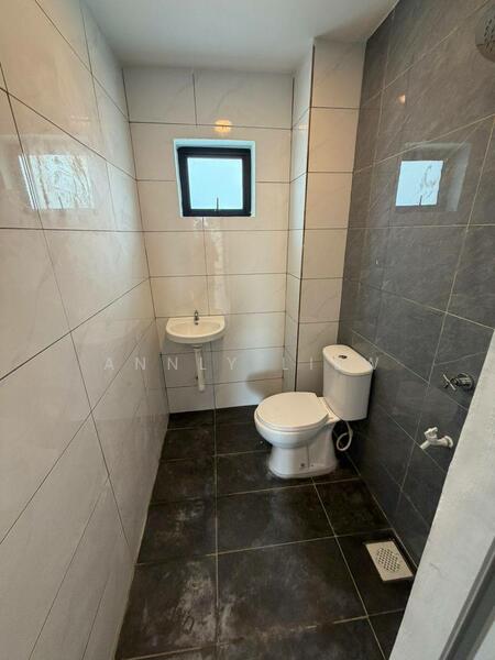 Taman Desa Jaya Johor Bahru untuk Untuk Dijual - RM 675,000, Mac 2026 - Bathroom - PropertyGuru.com.my