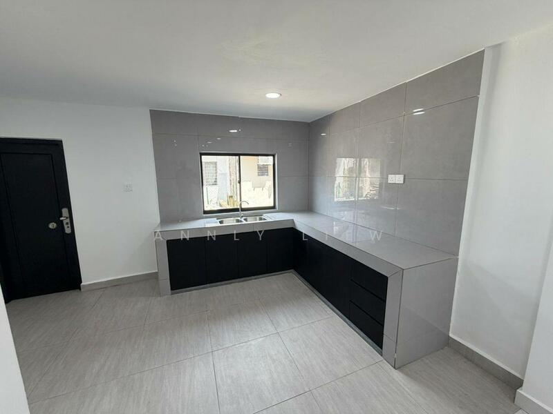 Taman Desa Jaya Johor Bahru untuk Untuk Dijual - RM 675,000, Mac 2026 - Kitchen - PropertyGuru.com.my