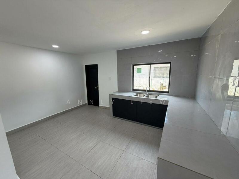 Taman Desa Jaya Johor Bahru untuk Untuk Dijual - RM 675,000, Mac 2026 - Kitchen - PropertyGuru.com.my