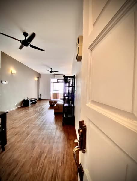 Eden Seaview Condominium untuk Untuk Disewa - RM 1,600 /bulan, Mac 2026 - Living Room - PropertyGuru.com.my