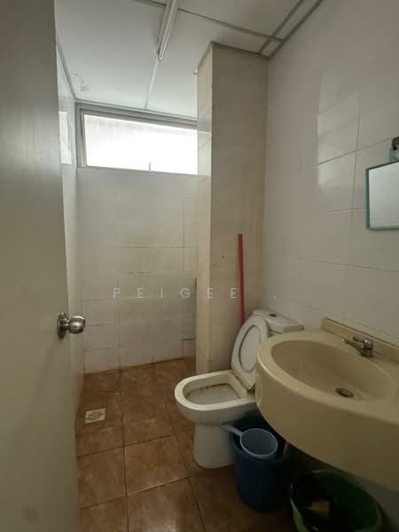 Condominium for Sale at Platinum Lake PV 15 - PeiGee . - Bathroom - PropertyGuru.com.my