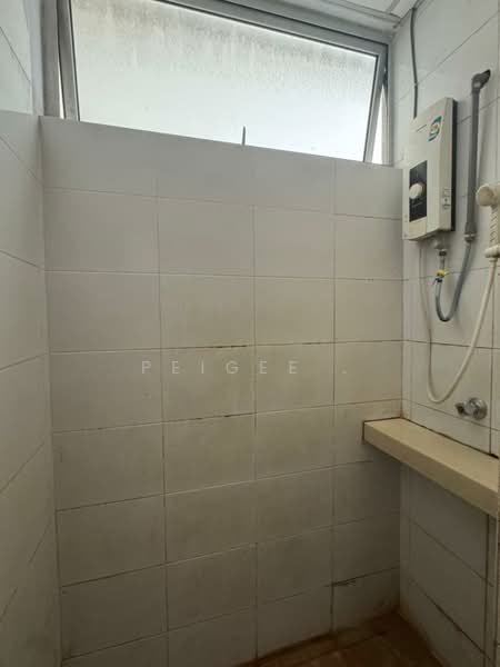 Condominium for Sale at Platinum Lake PV 15 - PeiGee . - Bathroom - PropertyGuru.com.my