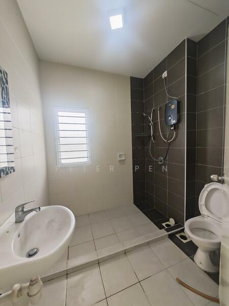 2-storey Terraced House for Sale in Kemuning Utama (Shah Alam) - Peter Pen - Bathroom - PropertyGuru.com.my