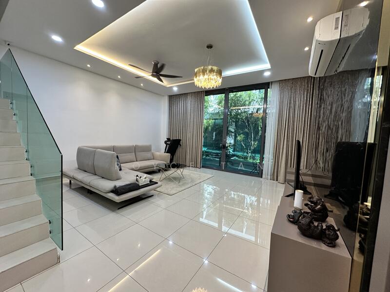 Rumah Teres 3 Tingkat untuk Dijual di Bandar Nusaputra (Puchong) - Royce Tan - Living Room - PropertyGuru.com.my