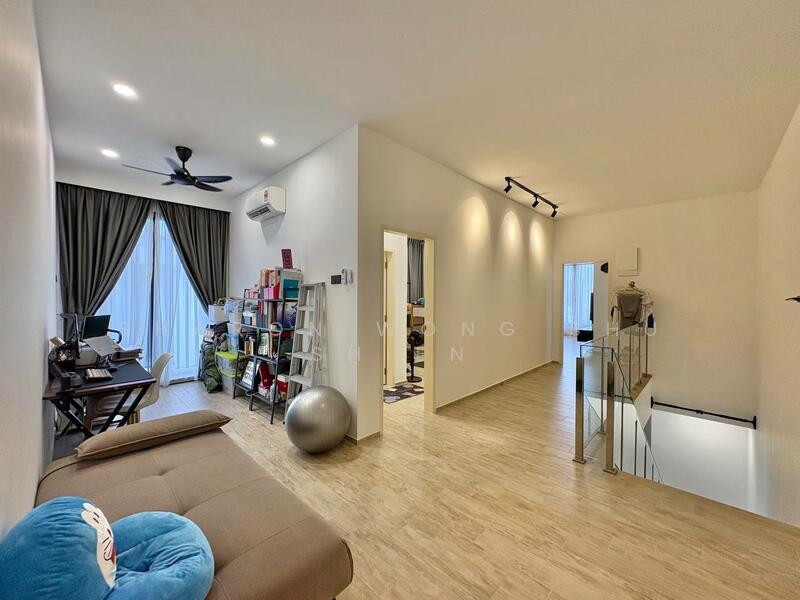 Cluster House for Sale in Bandar Seri Alam (Masai) - Sharon Wong Shu Shien - Upstairs Living Hall - PropertyGuru.com.my