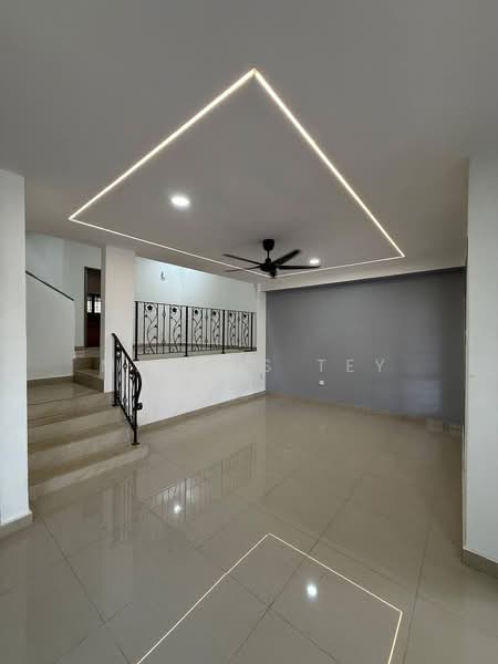Rumah Teres 2 Tingkat untuk Dijual di Taman Mount Austin (Tebrau) - Marcus Tey - Living Room - PropertyGuru.com.my