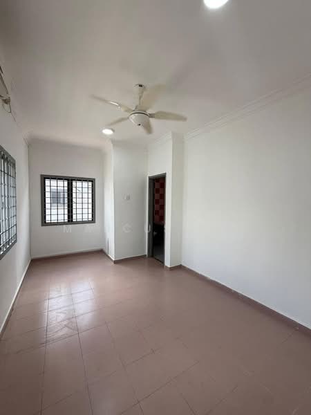 Rumah Teres 2 Tingkat untuk Dijual di Taman Mount Austin (Tebrau) - Marcus Tey - Living Room - PropertyGuru.com.my