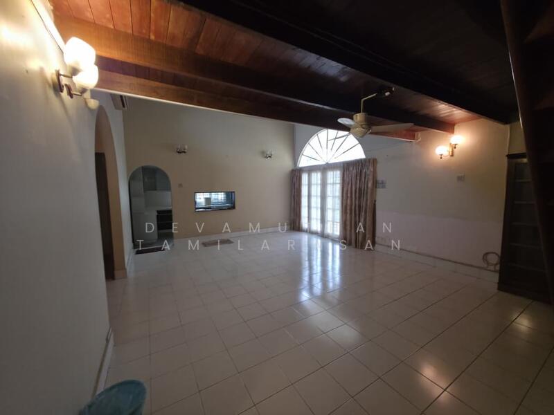Rumah Banglo untuk Dijual di Seksyen 5 (Petaling Jaya) - Devamuthan Tamilarasan - Living Room - PropertyGuru.com.my