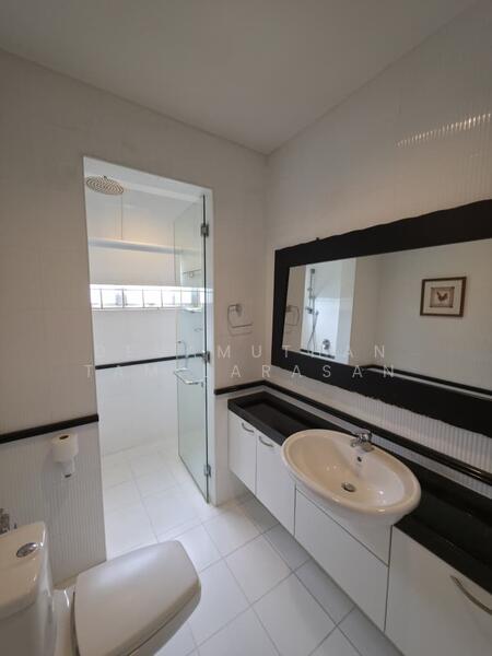 Rumah Banglo untuk Dijual di Kampung Tunku (Petaling Jaya) - Devamuthan Tamilarasan - Bathroom - PropertyGuru.com.my