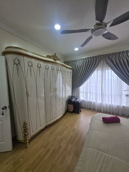 For Sale - Waldorf Tower