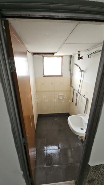 Apartment for Rent at Subang Perdana Goodyear Court 6 - Poh Lai Wong - Bathroom - PropertyGuru.com.my