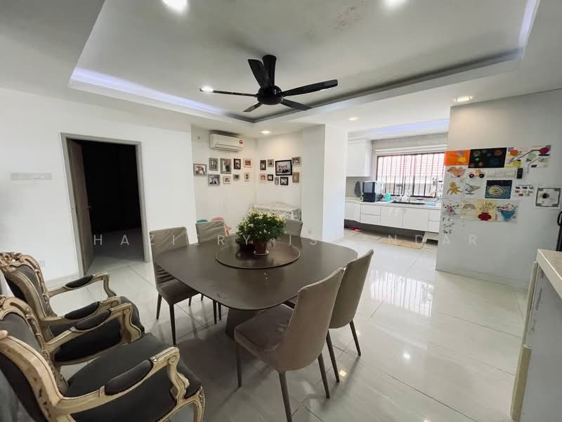 3-storey Terraced House for Sale in Bandar Baru Sungai Long (Kajang) - Shaziery Iskandar - Dining Room - PropertyGuru.com.my