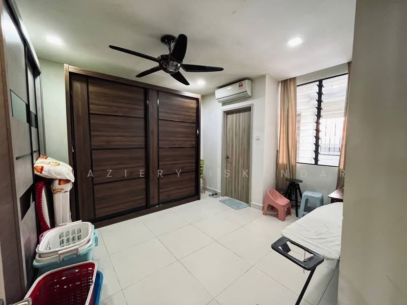 3-storey Terraced House for Sale in Bandar Baru Sungai Long (Kajang) - Shaziery Iskandar - Bedroom - PropertyGuru.com.my