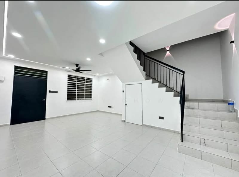Taman Scientex Rawang untuk Untuk Disewa - RM 1,800 /bulan, Mac 2026 - Living Room - PropertyGuru.com.my