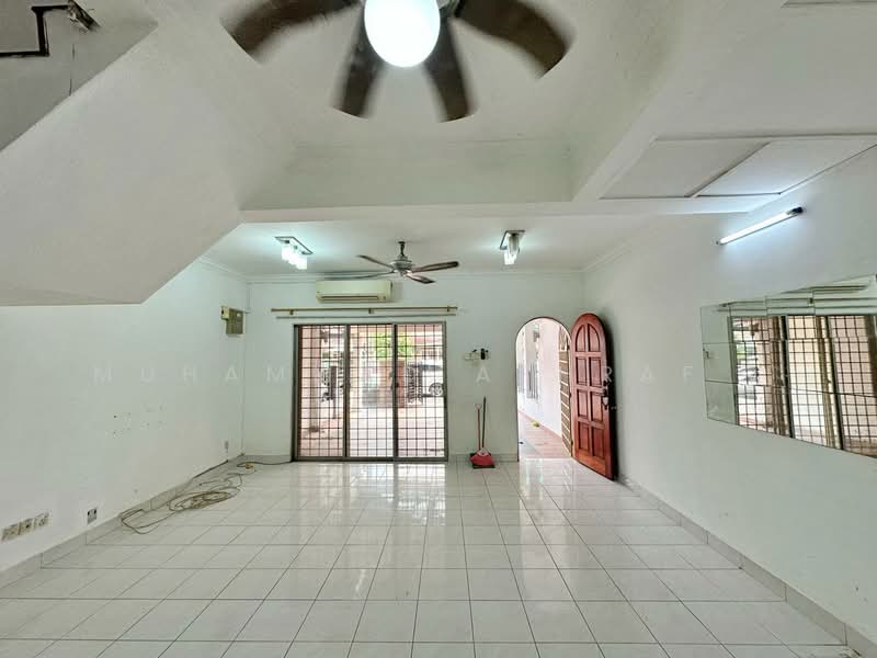 Rumah Teres 2 Tingkat untuk Dijual di Puchong (Selangor) - Muhammad Ashraf . - Living Room - PropertyGuru.com.my