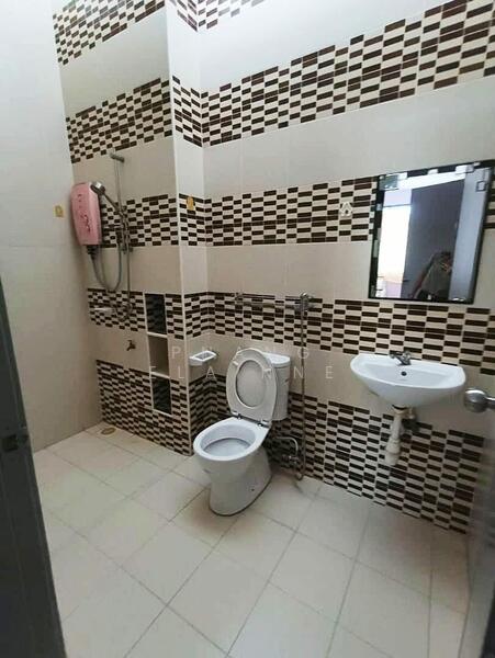 2-storey Terraced House for Sale in Johor Bahru (Johor) - Phang Elainne - Bathroom - PropertyGuru.com.my