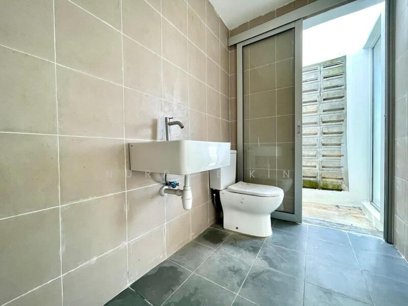 Terraced House for Sale in Kampung Selangor Dredging (Dengkil) - Nurra Eikin - Bathroom - PropertyGuru.com.my