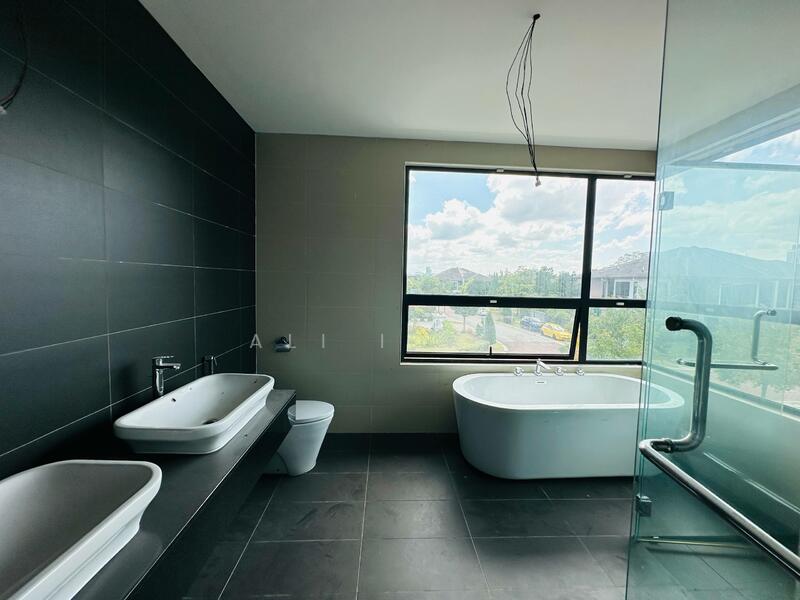 Semi-Detached House for Sale in Setia Eco Glades (Cyberjaya) - Ali Idris - Bathroom - PropertyGuru.com.my