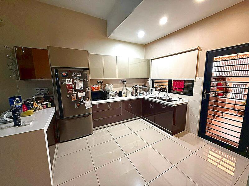 3-storey Terraced House for Sale in Prima Selayang (Selayang) - Kelvin Ng - Kitchen - PropertyGuru.com.my