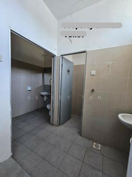 Factory for Rent in Kawasan Perindustrian Batu Kawan (Simpang Ampat) - Ashley Tan - Bathroom - PropertyGuru.com.my