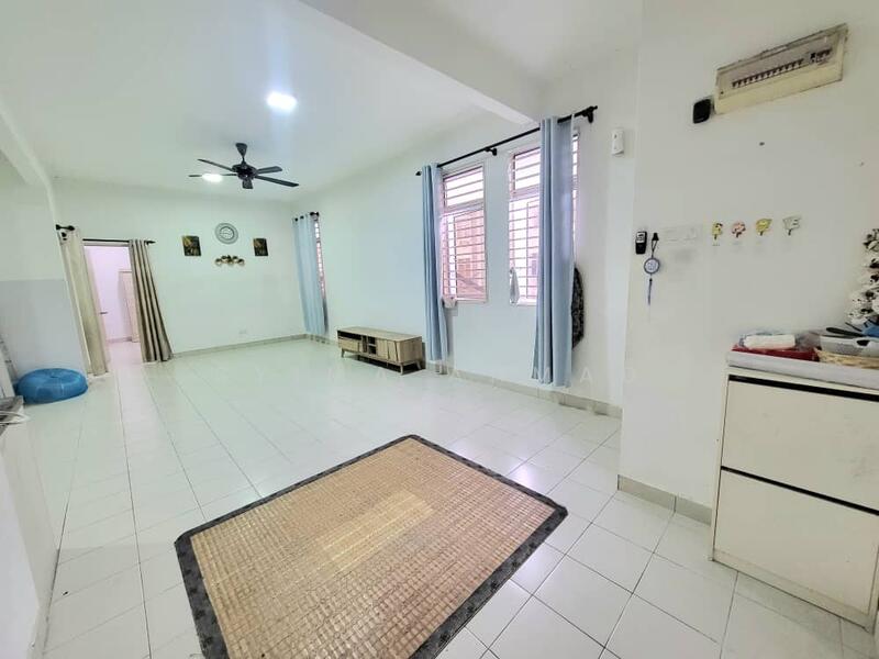Townhouse for Sale in Saujana Utama (Selangor) - Syima Ahmad - Living Room - PropertyGuru.com.my
