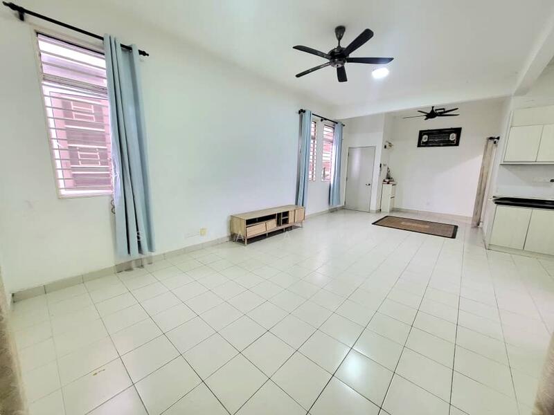 Townhouse for Sale in Saujana Utama (Selangor) - Syima Ahmad - Living Room - PropertyGuru.com.my