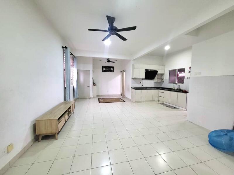 Townhouse for Sale in Saujana Utama (Selangor) - Syima Ahmad - Living Room - PropertyGuru.com.my