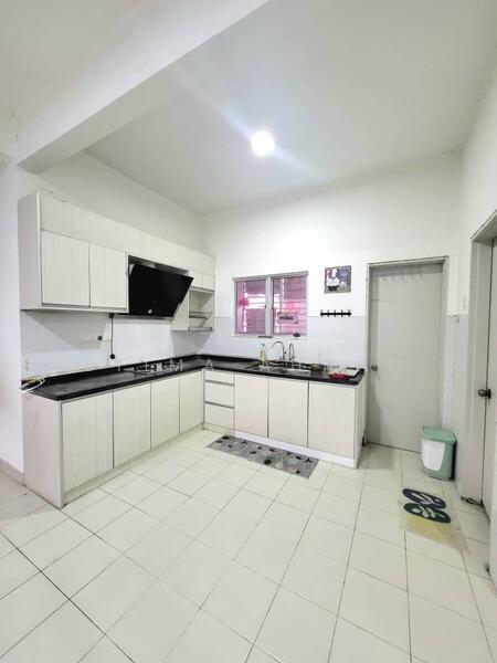 Townhouse for Sale in Saujana Utama (Selangor) - Syima Ahmad - Kitchen - PropertyGuru.com.my