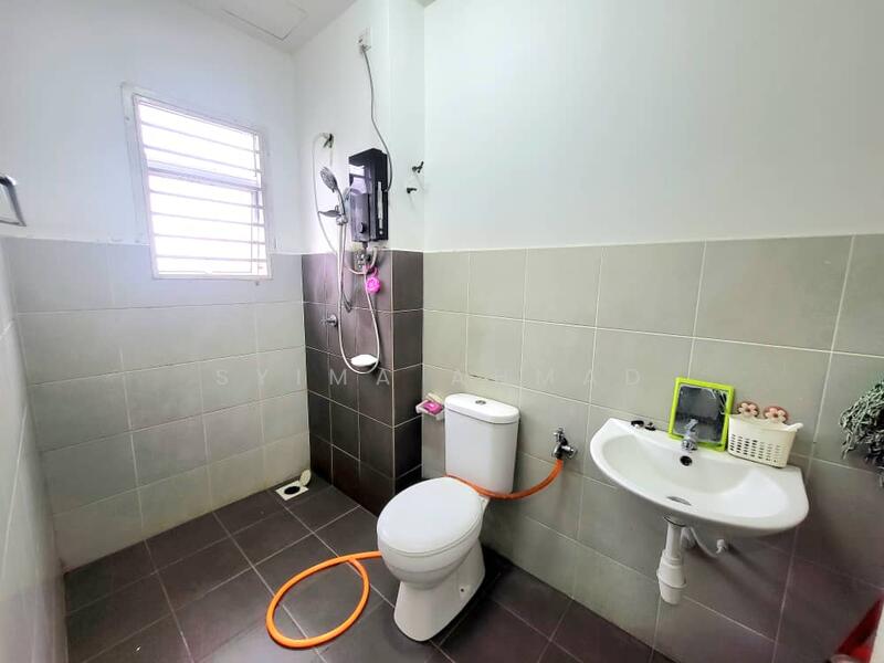 Townhouse for Sale in Saujana Utama (Selangor) - Syima Ahmad - Bathroom - PropertyGuru.com.my
