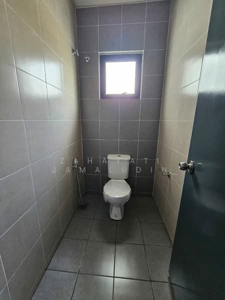 Shop / Office untuk Disewa di Shah Alam (Selangor) - Zahayati Jamaludin - Bathroom - PropertyGuru.com.my