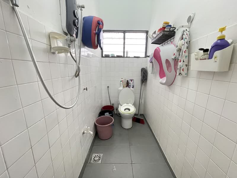 Rumah Teres 1 Tingkat untuk Dijual di Taman Selayang Jaya (Selayang) - MY Loh - Bathroom - PropertyGuru.com.my