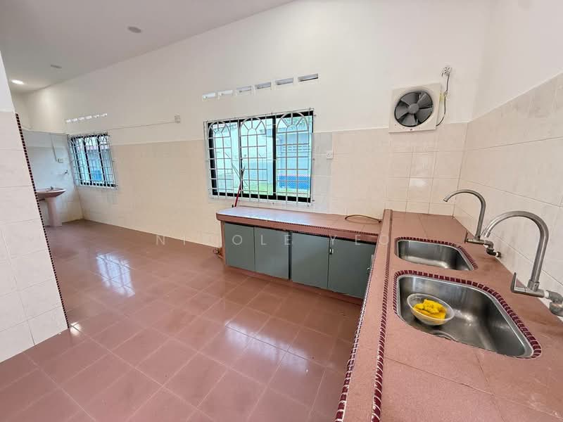 Rumah Teres 1-Tingkat untuk Dijual di Ayer Keroh (Melaka) - Nicole Yeo - Kitchen - PropertyGuru.com.my