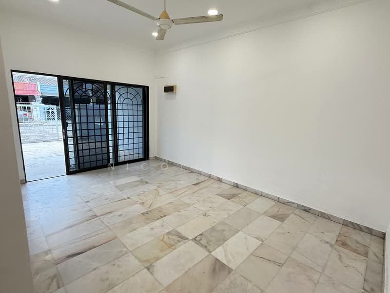 Rumah Teres 1-Tingkat untuk Dijual di Ayer Keroh (Melaka) - Nicole Yeo - Living Room - PropertyGuru.com.my