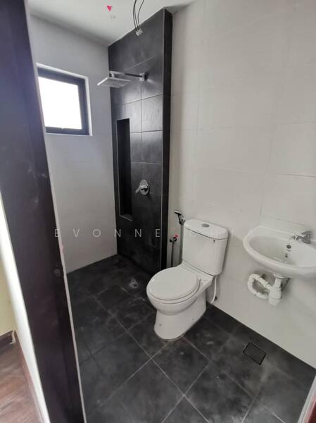 Semi-Detached House for Sale in Senai (Johor) - Evonne Chia - Bathroom - PropertyGuru.com.my