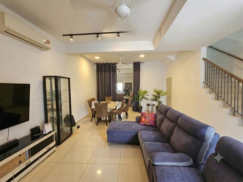 Rumah Teres 2-Tingkat untuk Dijual di Bandar Rimbayu (Telok Panglima Garang) - Leon Goh - Living Room - PropertyGuru.com.my