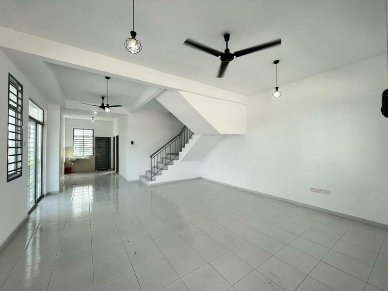2-storey Terraced House for Sale in Taman Kundang Jaya (Rawang) - CK Sam - Living Room - PropertyGuru.com.my